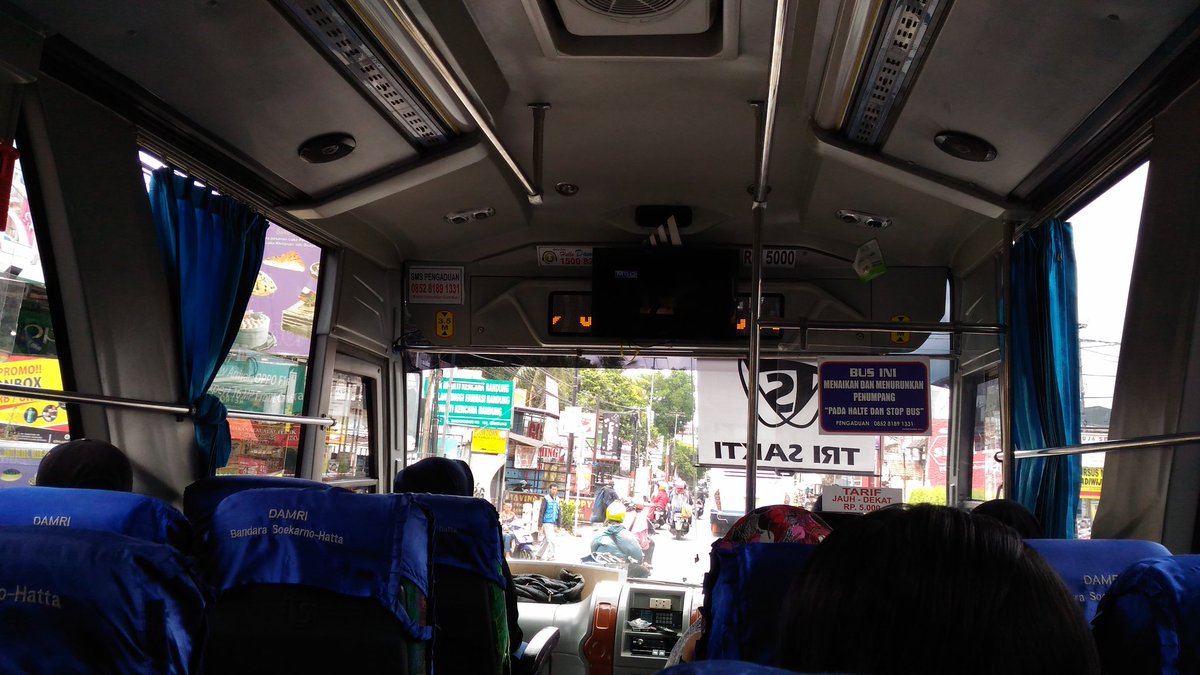 Kurangi kemacetan, naik bis jg nyaman nih, cm 5000 udah AC lagi😊