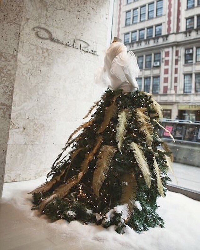 froufroubv's tweet photo. Probably the most fashionable way to wish you Merry Christmas ✨
#nyc #christmas #fashion #nassygoestony #travel https://t.co/W0fi9jOwRu