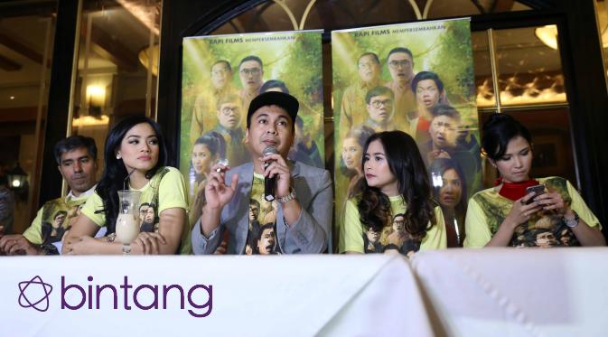 bintangcomID's tweet photo. Dua Hal yang Membuat Film Hangout Sukses Menurut Raditya Dika https://t.co/5XnEO7X9Nm https://t.co/cEbtomW47m