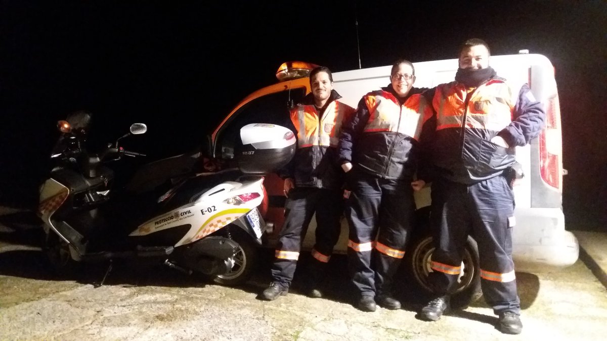 PcSLlorencCarda's tweet image. 3 de nuestros indicativos están trabajando para que la Nochebuena de nuestro municipio sea más segura. #ProteccionCivil #FelicesFiestas