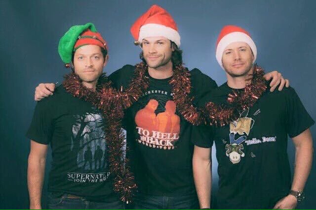 memes_sprntrl's tweet photo. Happy Holidays y'all! Keep Hunting! https://t.co/qkW2gwJN7N