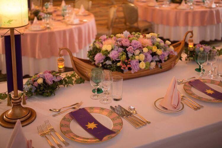 crazylifefacts_'s tweet photo. Can we just talk about this Tangled themed wedding? 😭💕 https://t.co/AATEzSvrQr