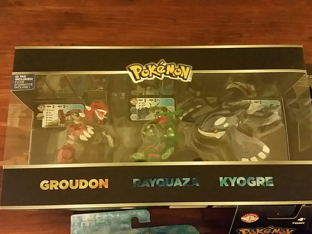 SteelScizor's tweet photo. Various Tomy Figures! I love the Groudon, Kyogre and Ray:D #2016Collection https://t.co/jtbmnkBW30