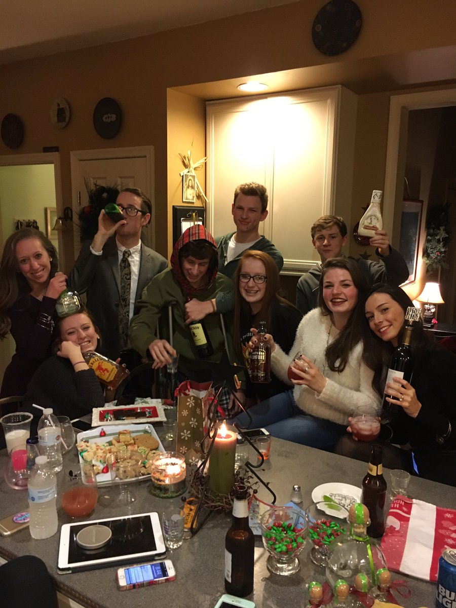 julzie_F_baby's tweet photo. "Everybody hold up a bottle!!!" https://t.co/0ycLWg6hPi