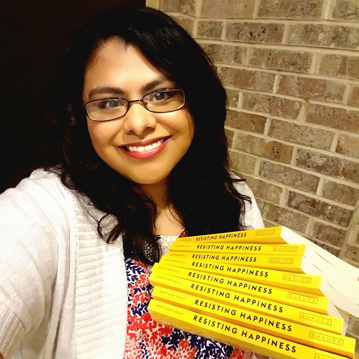 JessBeJoyful's tweet photo. Blessed to help pass out over 4,000 inspirational books to parishioners of St. Matthew! #DynamicCatholic #BookProgram #ResistingHappiness https://t.co/ZHVFnZCwy0