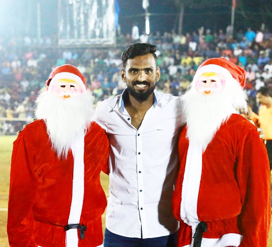 ckvineeth's tweet photo. May all the sweet magic of Christmas conspire to Gladden your hearts and fill every desire , Merry Christmas to all 💐 https://t.co/Kd7CFCx49x