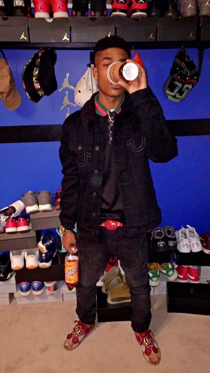 BodakStackZ's tweet photo. "Ion Show It But The Drank Got Me Slippin🍇☔️" https://t.co/NdZP1F7KXr