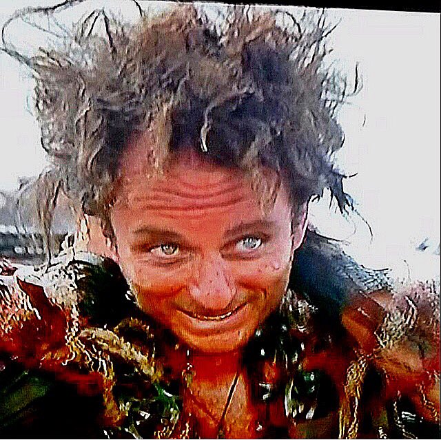 KimFCoates's tweet photo. This guy is crazy about Christmas..especially when he's home..been a while :). Happy Hanukkah..and everything in between..Peace Peeps  KC xo https://t.co/epCuIKUIr9