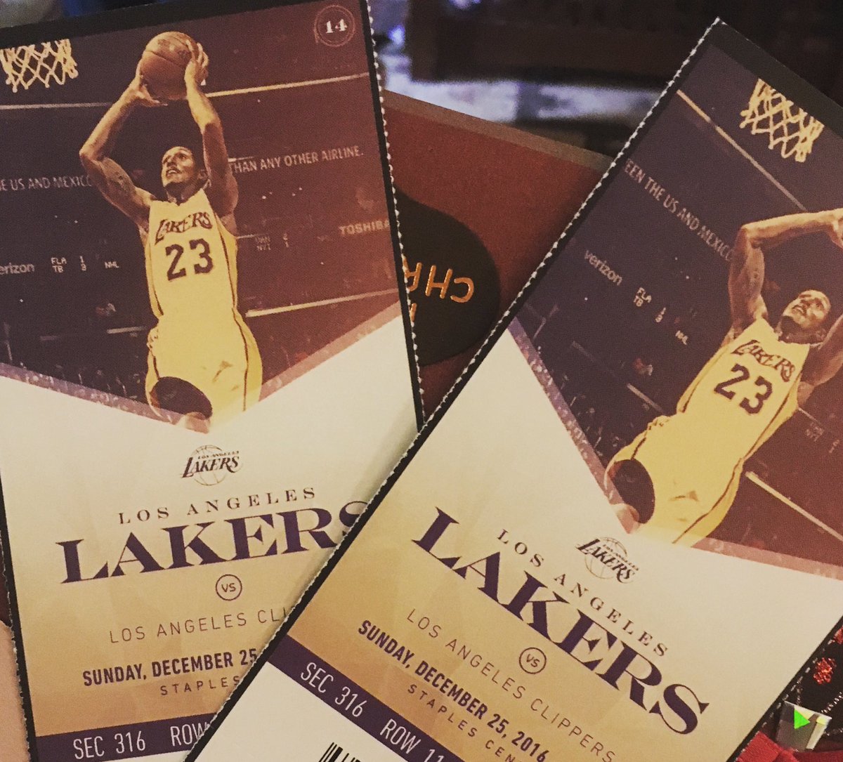 CoachShawReggie's tweet photo. Lakers vs Clippers tomorrow @STAPLESCenter beyond excited. Who should I cheer for?who should I take? #nba #christmas #lakers #clippers https://t.co/v8YhY69DXQ