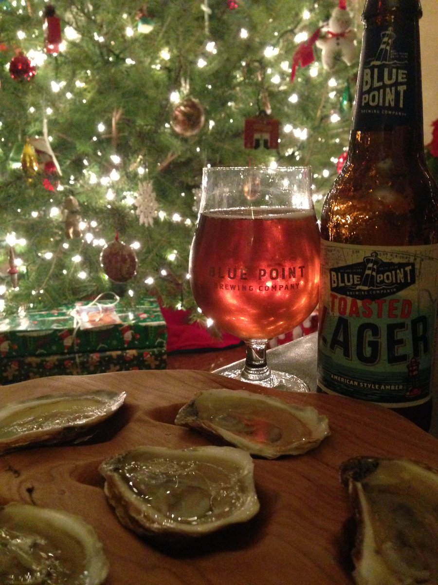noellewitt's tweet image. #ToastedLager and #oysters are even more perfect when paired on #ChristmasEve 🎄 #shuckyeah @BluePointBrewer