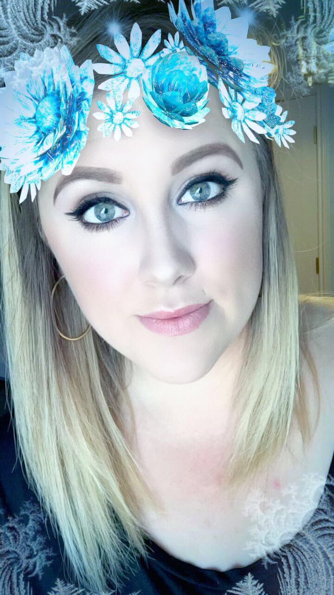 fangirlnash's tweet image. I love using my #BeautyKillerPalette to line my eyes &amp;amp; create a wing! @JeffreeStar #ElsaVibes