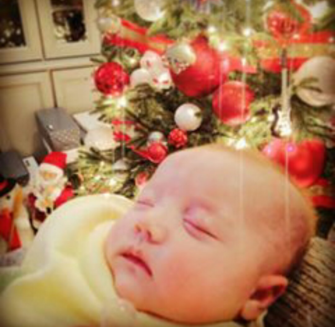PlobnrgNews's tweet photo. Nueva foto de #babyjonas2 valentina en esta noche de navidad se ve preciosa #teamJONAS #TEAMDNCE @kevinjonas @joejonas @nickjonas https://t.co/7UQsd0Do6y