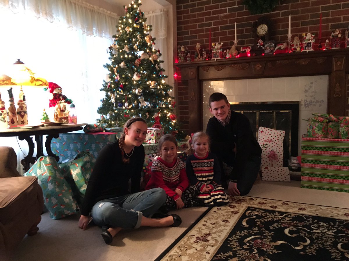 MikeSchwarzen's tweet photo. Merry Christmas Eve @coschwarzen https://t.co/Pmvfzc2pbF