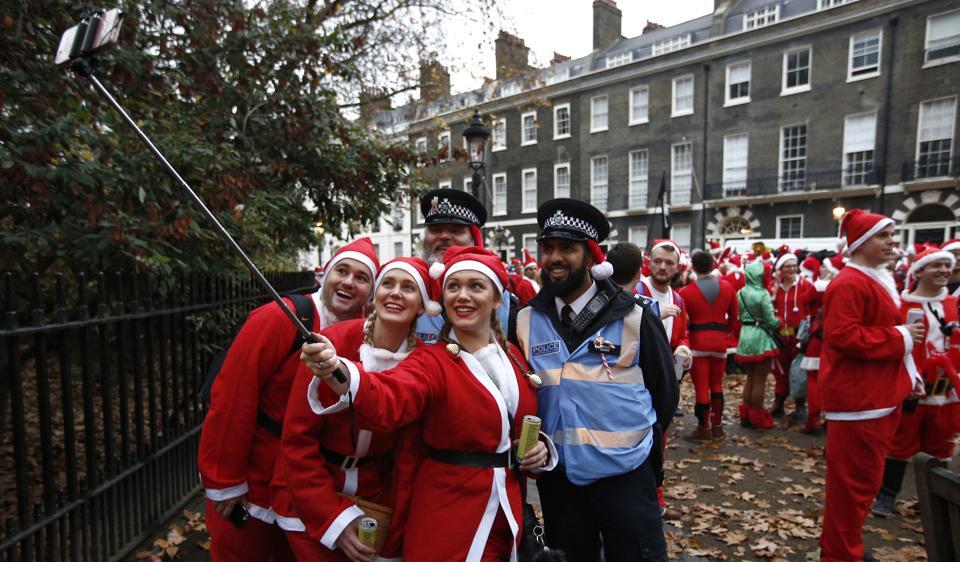 htTweets's tweet photo. #HTColumn by Karan Thapar | Gifts, gluttony and the Queen’s speech make a very English Christmas https://t.co/RcZQXt6gF4 https://t.co/vV5nVFMdBw