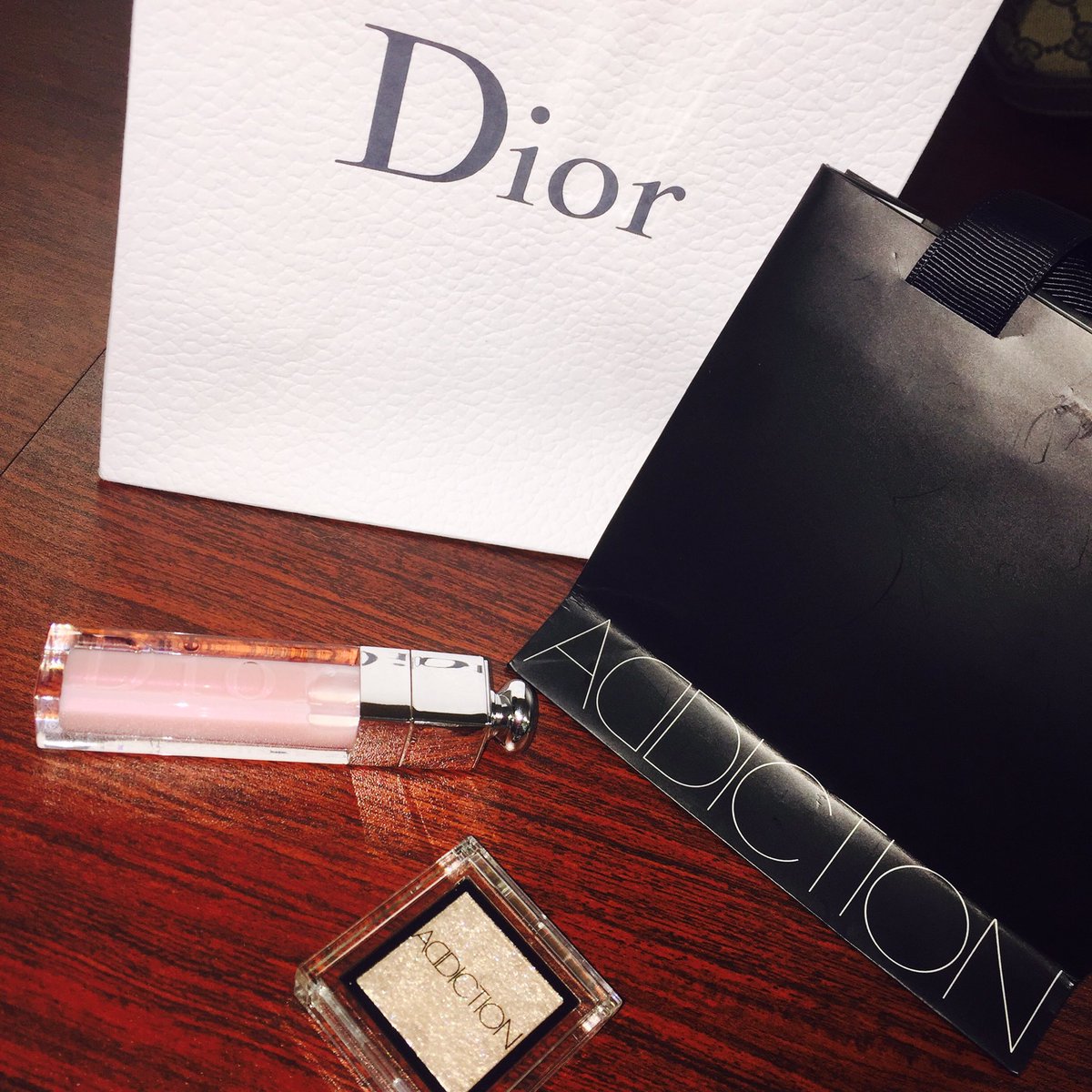 B7ckT's tweet photo. きのう、自分にクリスマスプレゼント買った😂

#Dior
#ADDICTION https://t.co/z1QwWwpCCb