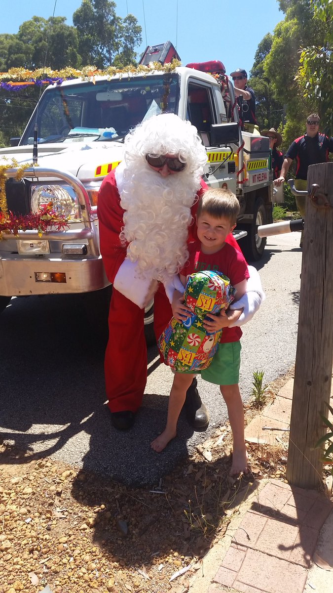 RFitall's tweet photo. Made his day ... big thanks to #MtHelena Firies https://t.co/pLWywW59Hw
