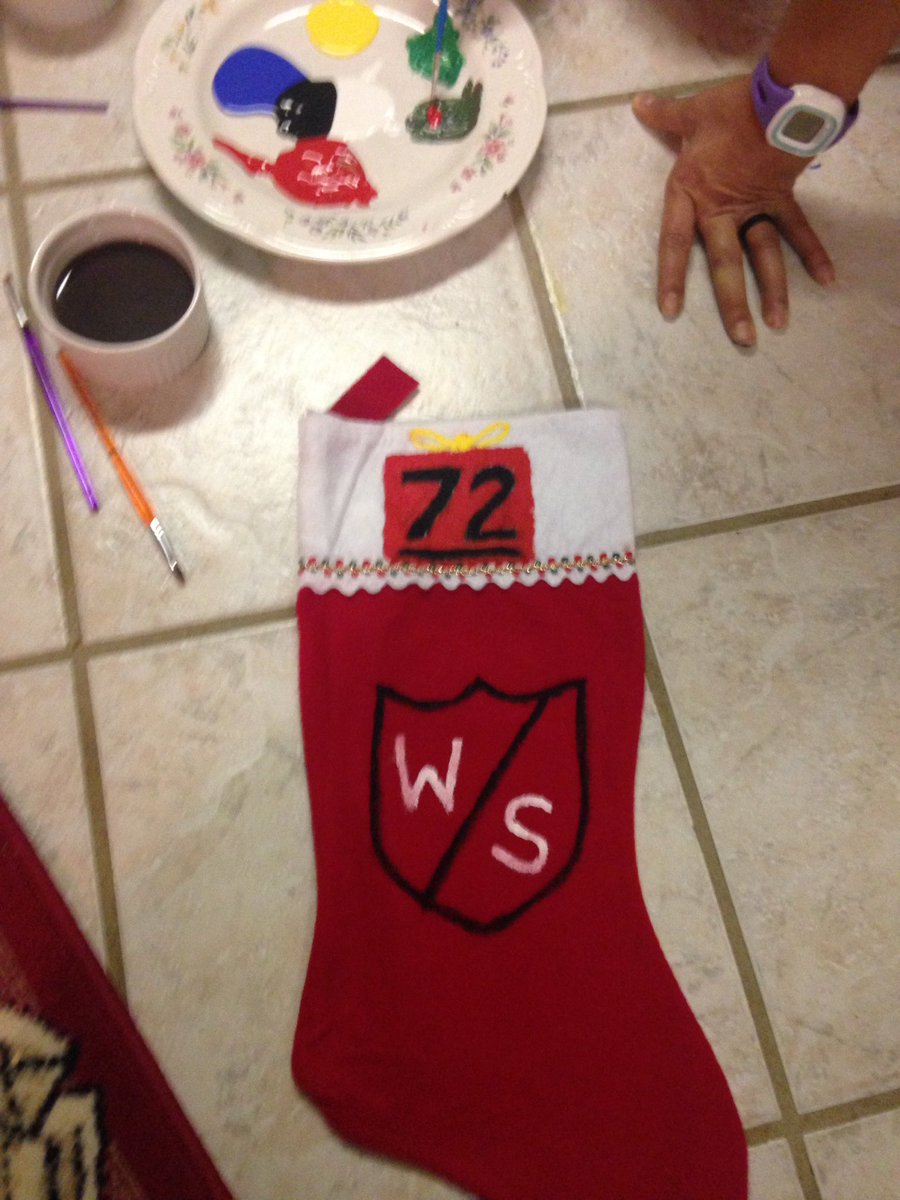sub72golf's tweet photo. Painted stockings with the family tonight, like how it mine turned out. @WilsonGolf #WilsonAdvisoryStaff #Sub72Golf https://t.co/RGMPl4m9dw