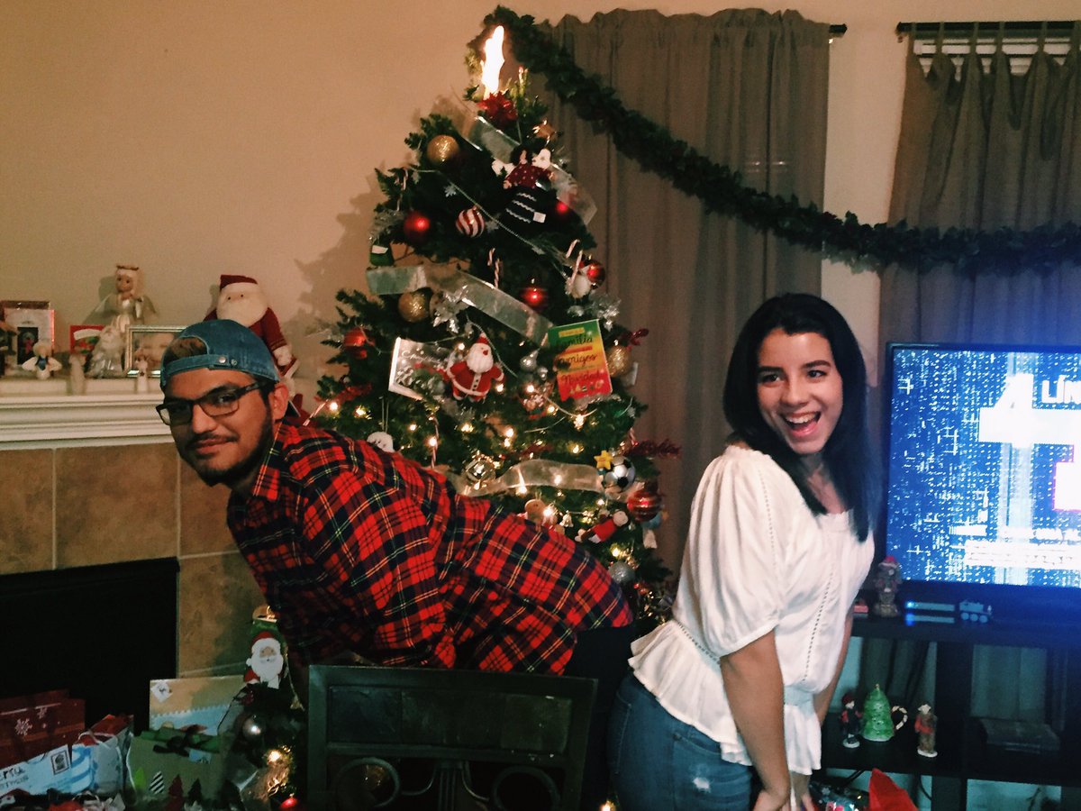 _chikibaby97's tweet photo. Merry Christmas Eve from your fav friends 🎄
I don't have many friends but the ones I have are the realest #SorryImGay https://t.co/VjTRDbJ5Dg