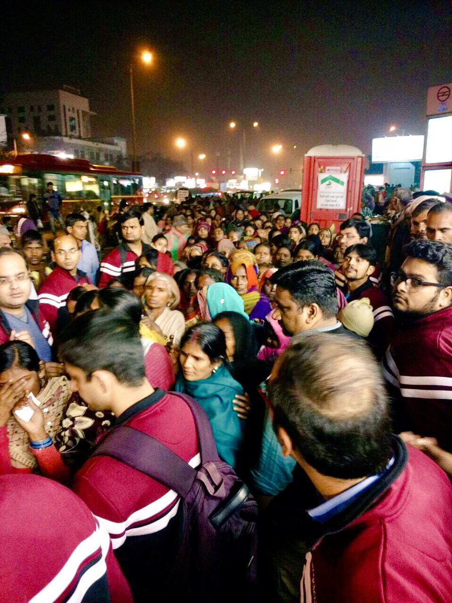 udayfoundation's tweet photo. Magic Bags donated by @magicbricks. A warm sleeping bag for keeping homeless warm and dry during winter months. Spreading warmth with magic. https://t.co/keakr2ghVn