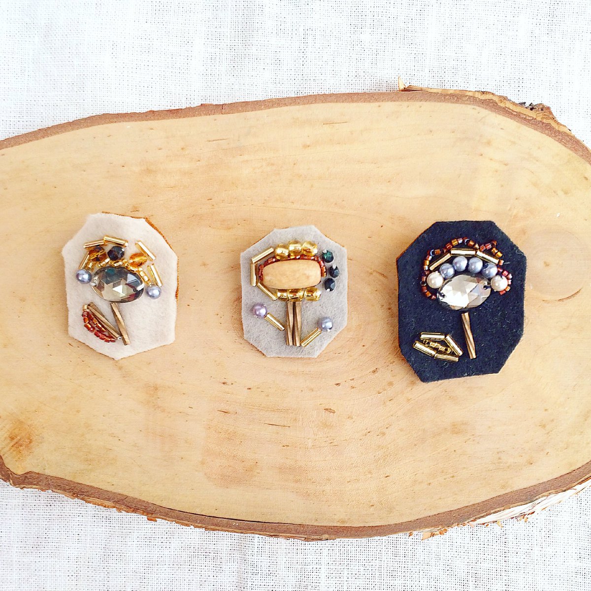 mintknit's tweet photo. お花モチーフの刺繍ブローチが仕上がりました。全て一点ものですので気になる方はminneにて、お早めにご覧ください💓
https://t.co/IO5UvVFqCP
#mintknit #mintknit #刺繍 #手仕事 https://t.co/l7hljavzlm