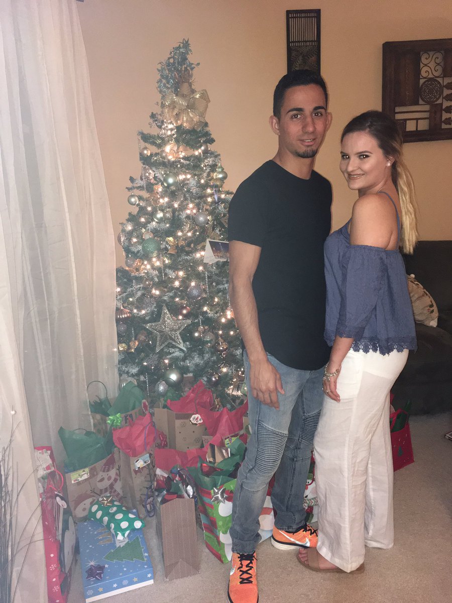 yesicadtirado's tweet photo. Christmas Eve 🎅🏽❤🤶🏽 https://t.co/jBlRhYh0ai