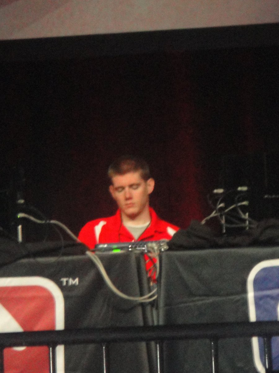 paliiboy's tweet photo. More strolls down memory lane. Where these guys at now? S/O to the ref snoozing. #MLGRaleigh2011 #BlackOps1 #MafiaGaming @ShawnGamurs https://t.co/EyBtOHiLNH