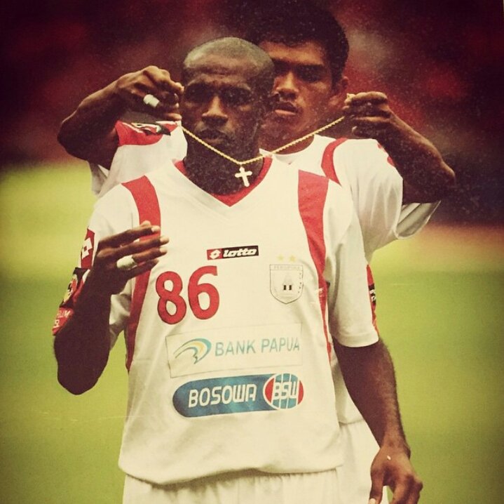 Selamat Natal bagi yang merayakan. Semoga damai dan kasih selalu bersama Negeri ini. 🎄😇