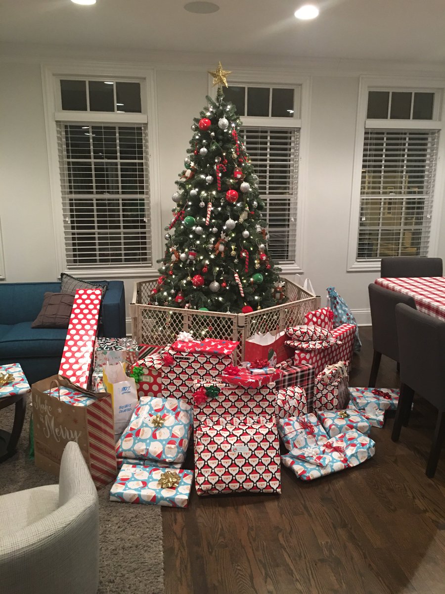 FlamingGout's tweet photo. In Tom Savage Gout trusts. Thanks for paying for #babygout Christmas 🎄 https://t.co/OTbLrp7Npu