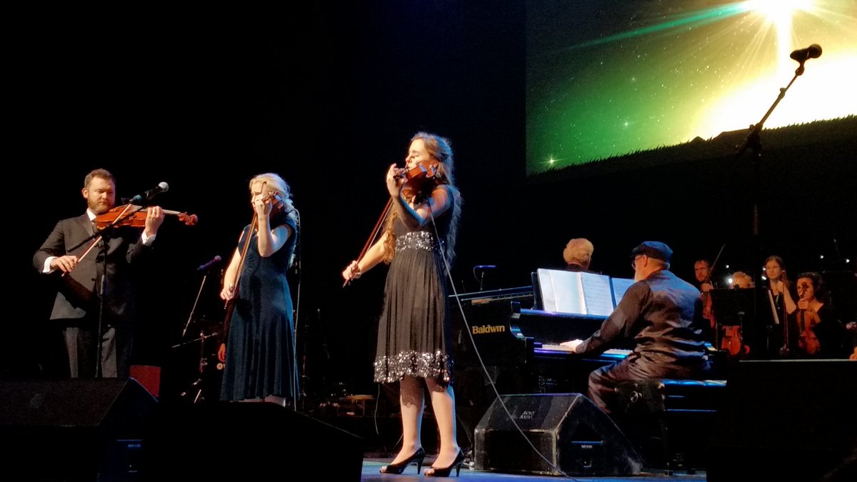 LouisValdez1's tweet image. Christmas Eve service with the #LifeAustin  orchestra, singers, #AnnieMosesBand &amp;amp; Pastor Phillips. #merrychristmas #TheMoodyTheater #ATX