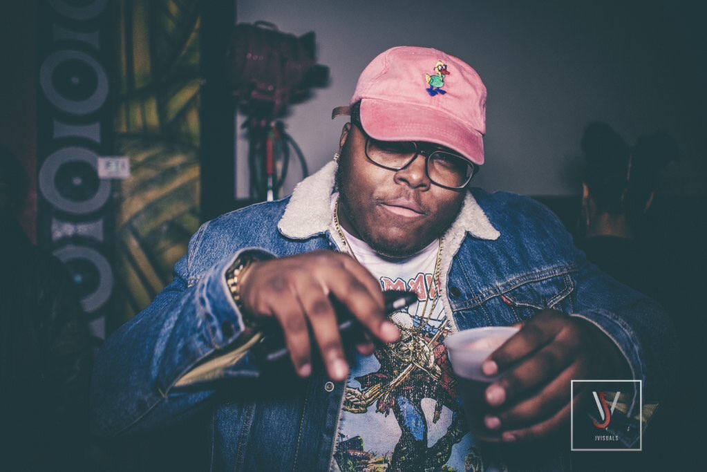 HooverxInternz's tweet photo. My boaa @Jvisuals312 got me right #TrillWinter πΈπ salute https://t.co/mXOK3x3Aw2