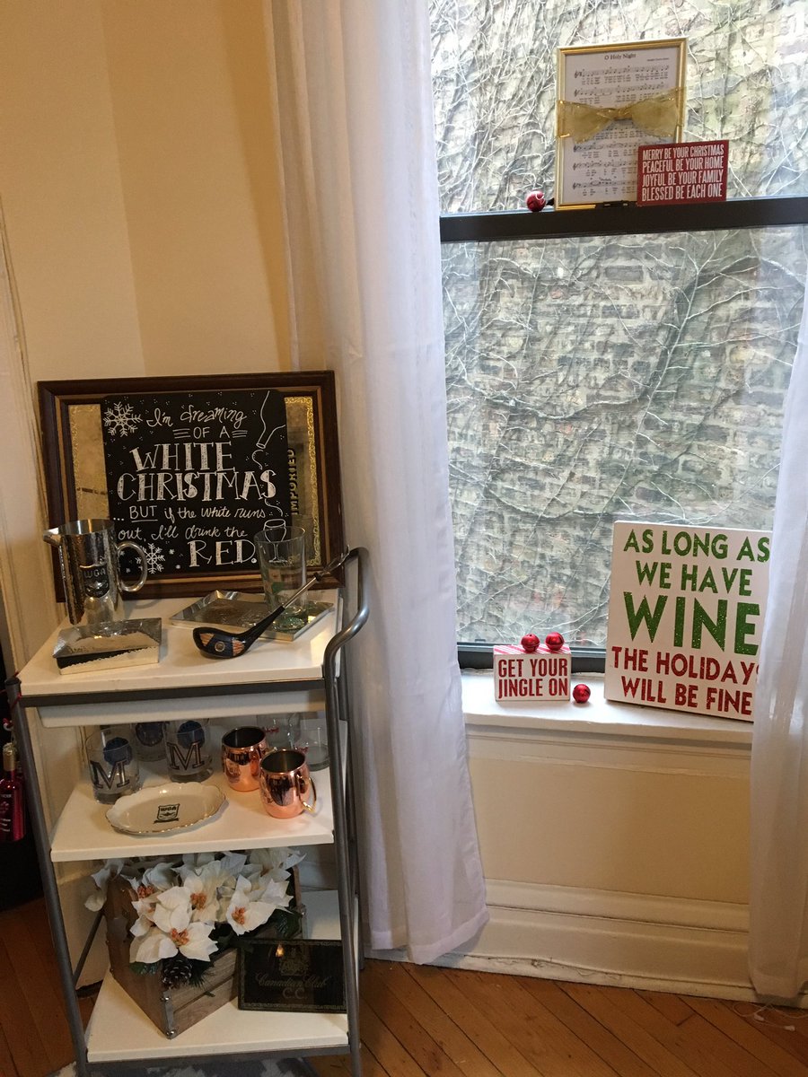 LindsyF's tweet photo. Dreaming of a white (or red) Christmas... #HappyHolidays #PeakProperties #CheersToTheHolidays https://t.co/xzfc4cfCzR