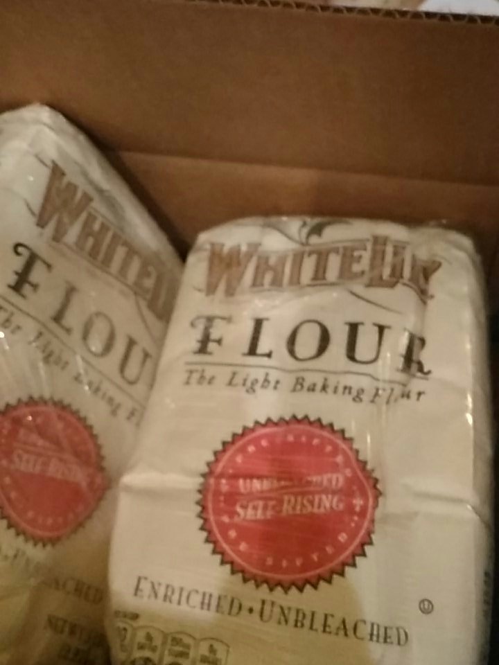 PourBrewer's tweet photo. It makes me sad that most people don't understand why this delivered last minute today made my Xmas #whitelily #properbiscuits https://t.co/wh8dbZ4TxE