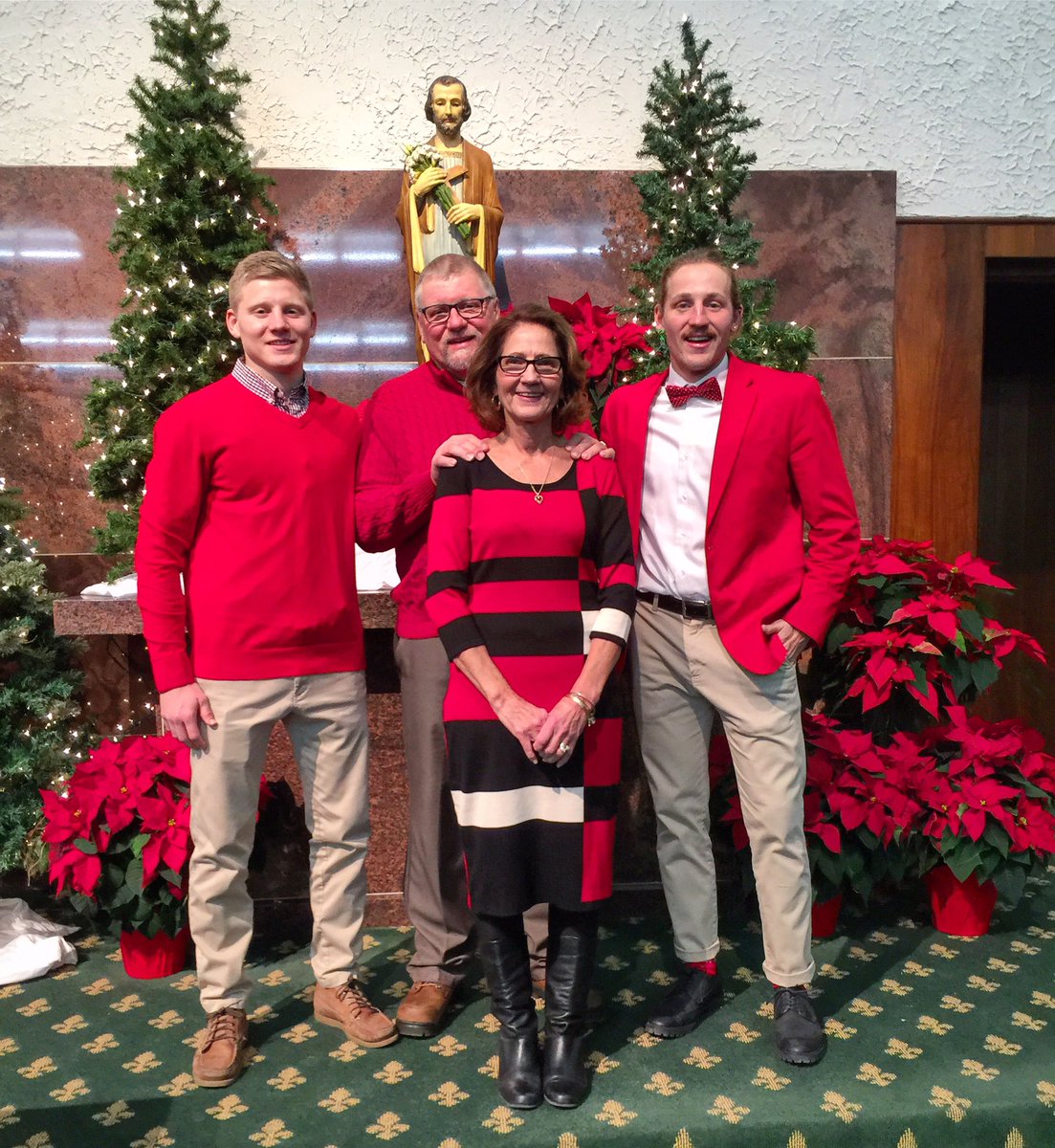Bilbodatoad's tweet photo. HAPPY BIRTHDAY JESUS!!!! Merry Christmas from the Toad Family!🐸❄️🎄🎅🏿❤️🐸 #ToadFamily #StayBlessed #MerryChristmas FotoCred: BobDog📸 https://t.co/XfgM2x6az9