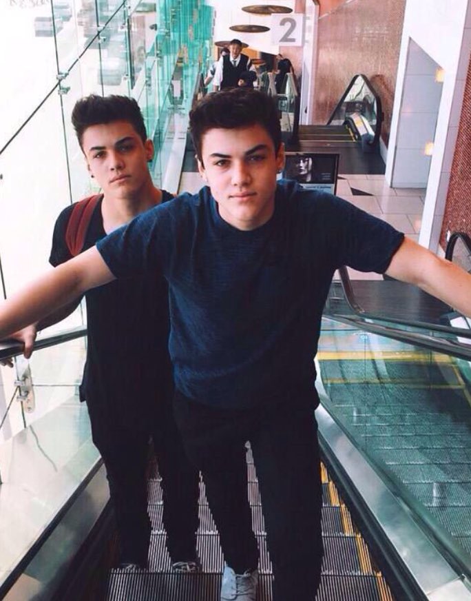 GraysonDolanFun's tweet photo. Grandma:"so who are this lovely guys on your background?"
mom: "no"
dad: "no"
dog: "no"
me:[opens 100 slide presentation]
"i'm glad u asked" https://t.co/188vaiRnRF