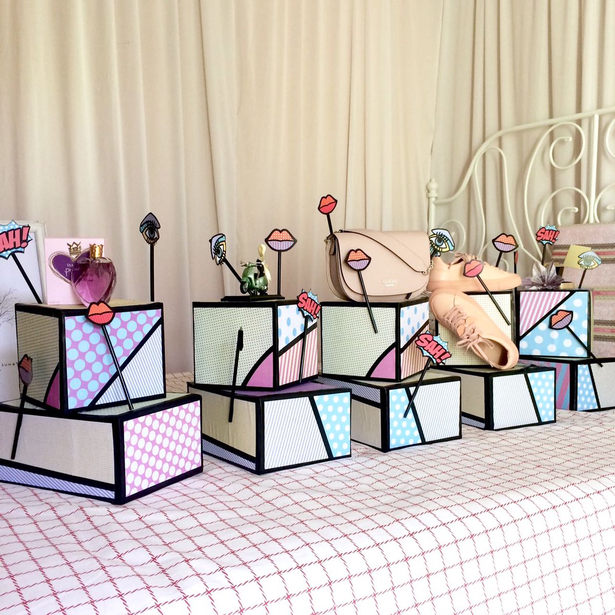 RosmanPositivo's tweet photo. Hantaran perkahwinan luar acuan tipikal.

Creativity &amp; the guts to be different can elevate anything.

Hasil tangan pengantin @RainSuhati 👍 https://t.co/ufOYqyEyo7