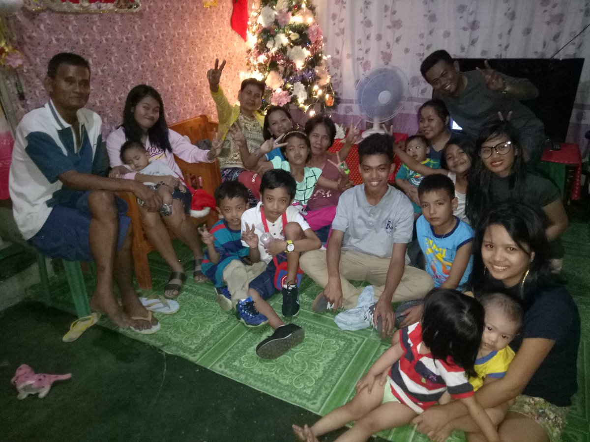 annecyrstal's tweet photo. Reunion, Family Goals:)
#merry Christmas
#happy@go luck https://t.co/fYezifZNlH