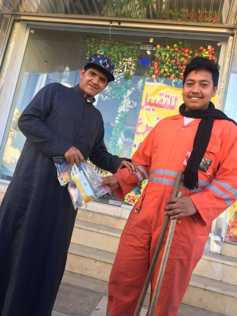 appliedskills20's tweet image. جانب من الأعمال التطوعية في مجال
 &quot; الاطعام &quot; لطلاب الصف الأول ثانوي
&quot;مجموعة التعاون &quot; . عساكم على القوة يا أبطال