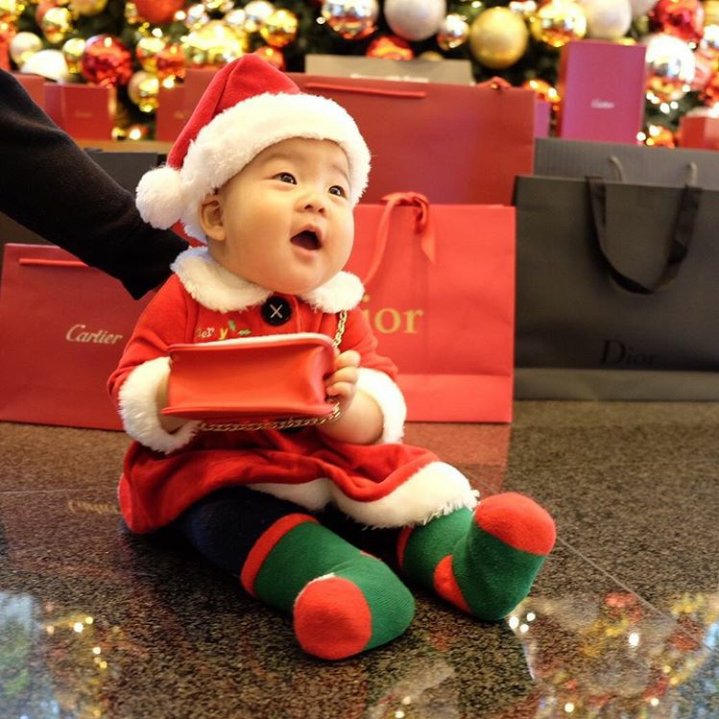 mona_elf's tweet photo. คนไหนเป่าเปาให้ทาย??  มีความกลมกลืนมากลูก 😂 #merryxmas #ทายรูปภาพ
#คนละคนกันนะอย่าเข้าใจผิด 🙈🙉🙊
#paopao #deahan #minguk #manse https://t.co/kKs3L809SS