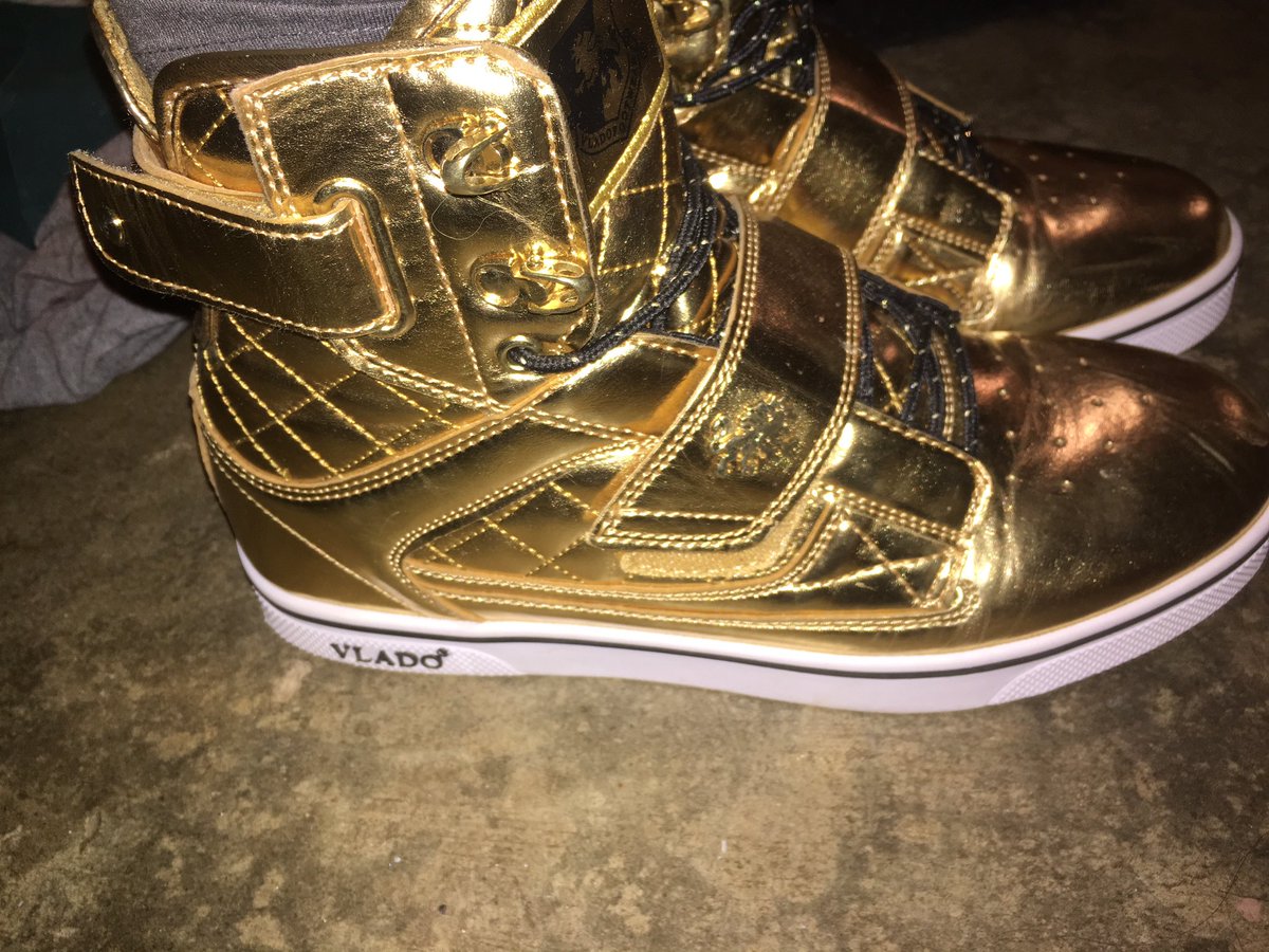 catiebug1023's tweet photo. New shoes 😍😍😍 https://t.co/Pqozne6vAA