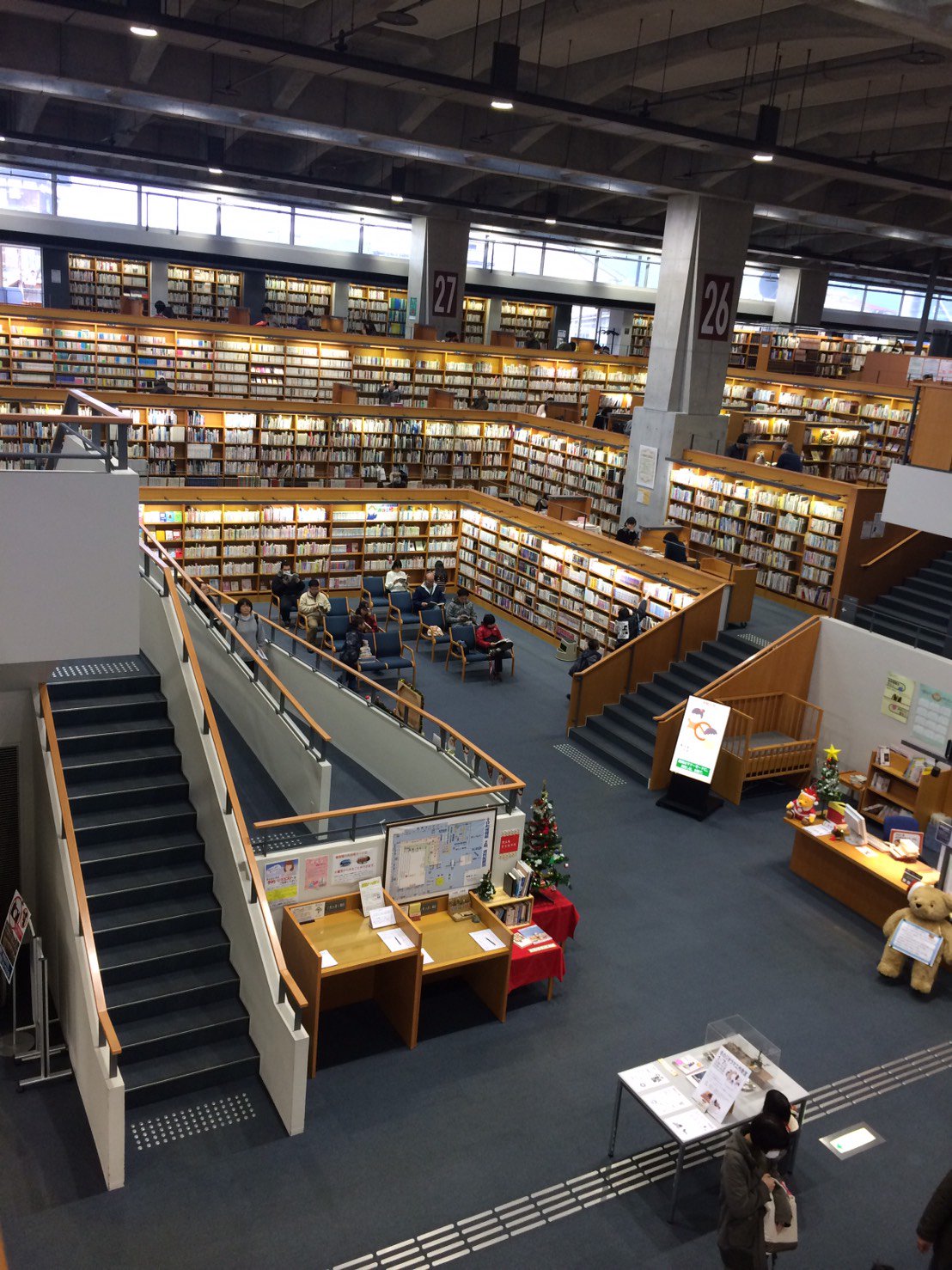 岡田図書青空竹内土屋はざま 今日は図書館戦争の撮影に使われた十日町情報館にいってきました まんま図書館戦争 でした笑笑 あー柴崎と堂上教官がしゃべってて笠原が嫉妬してた場所だー Library War の時の堂上教官が励めよって言うシーンの場所だー とか 岡田図書青空竹内土屋はざま 今日は図書館戦争の撮影に使われた十日町情報館にいってきました まんま図書館戦争 でした笑笑 あー柴崎と堂上教官がしゃべってて笠原が嫉妬してた場所だー Library War の時の堂上教官が励めよって言うシーンの場所だー とか