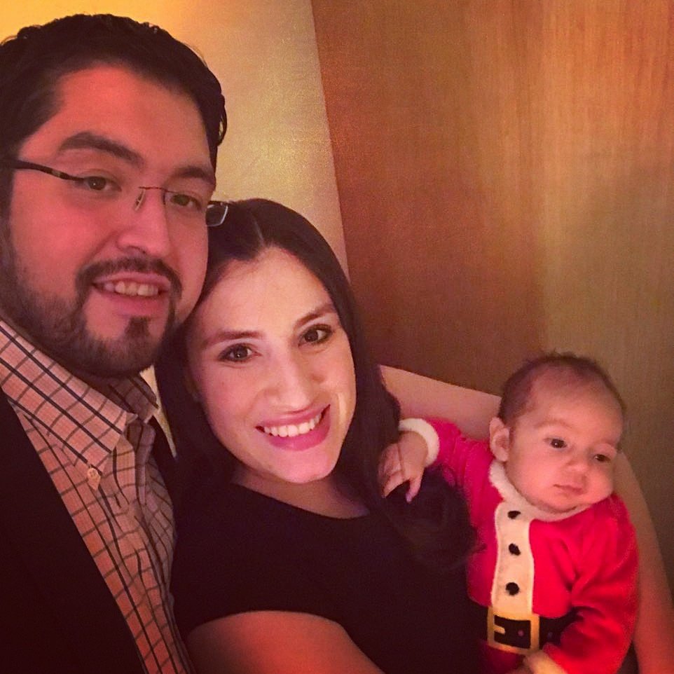 Benitormz's tweet photo. @BenitoRmzG con sus papas @Benitormz y @garciacecy_ ! #Navidad2016 https://t.co/fK9sh940xm