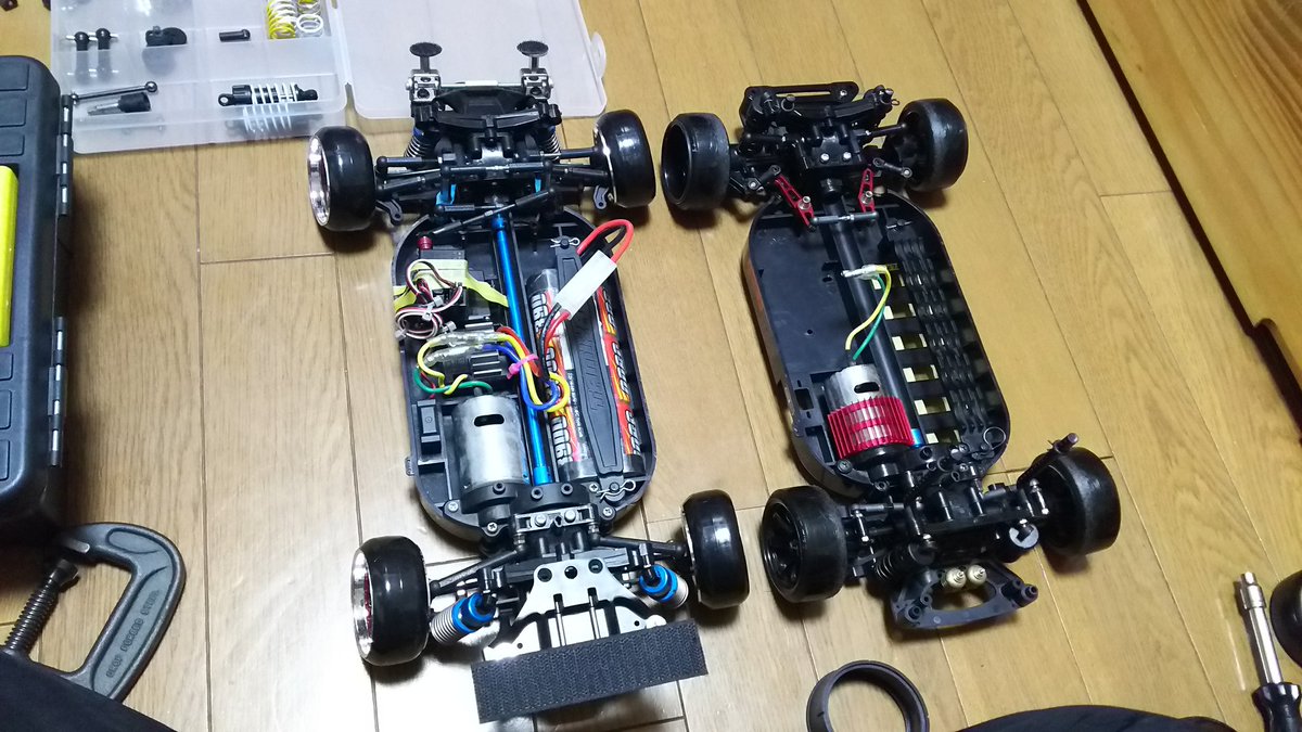 TAKE_mgn's tweet photo. TT-01の2号機制作中🙋
最近全然やってなかったけどラジコン楽しい笑 https://t.co/8ibaXVn4z1