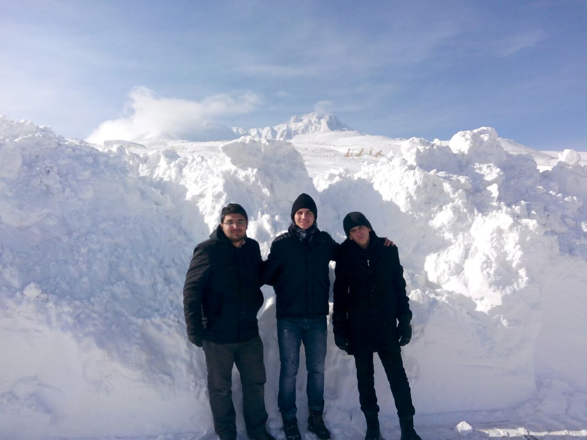 muhendisinalemi's tweet photo. Erciyes turumuz #kayseri #erciyes #piknik #sucukekmek #kardeşlik #TRDGAME https://t.co/5oxblMJT6n