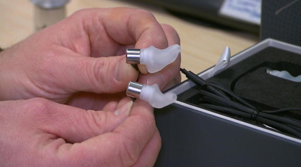 CBSNews's tweet image. When using headphones to listen to music, how loud is too loud for kids? cbsn.ws/2i3l7Al