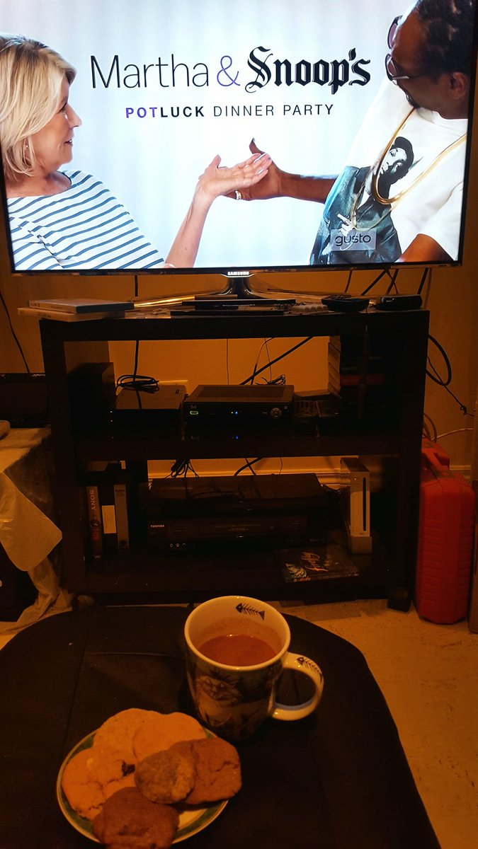 thatasianfritz's tweet photo. Sometimes you just need a stack of cookies, some hot cocoa, and #MarthaAndSnoop. #CalmBetweenStorms #ChristmasEve #Christmas https://t.co/cO0Ue9jecA