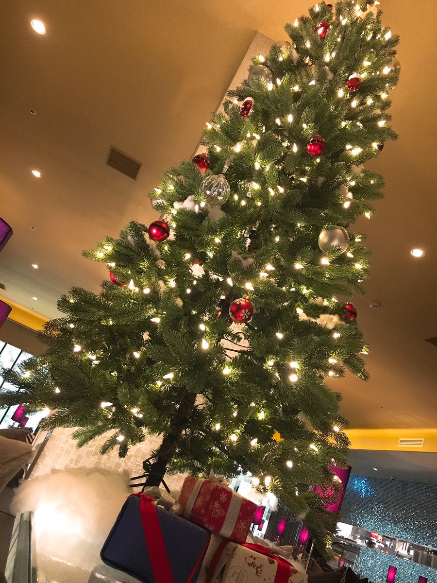 Jis 大宮 公式 メリークリスマス クリスマス の出逢いはいつもと違う特別な感じがしますよね Jisは今日も18時から朝6時まで営業してます クリスマスプレゼントも用意してるのできてくださいね T Co 61uyjormjv T Co