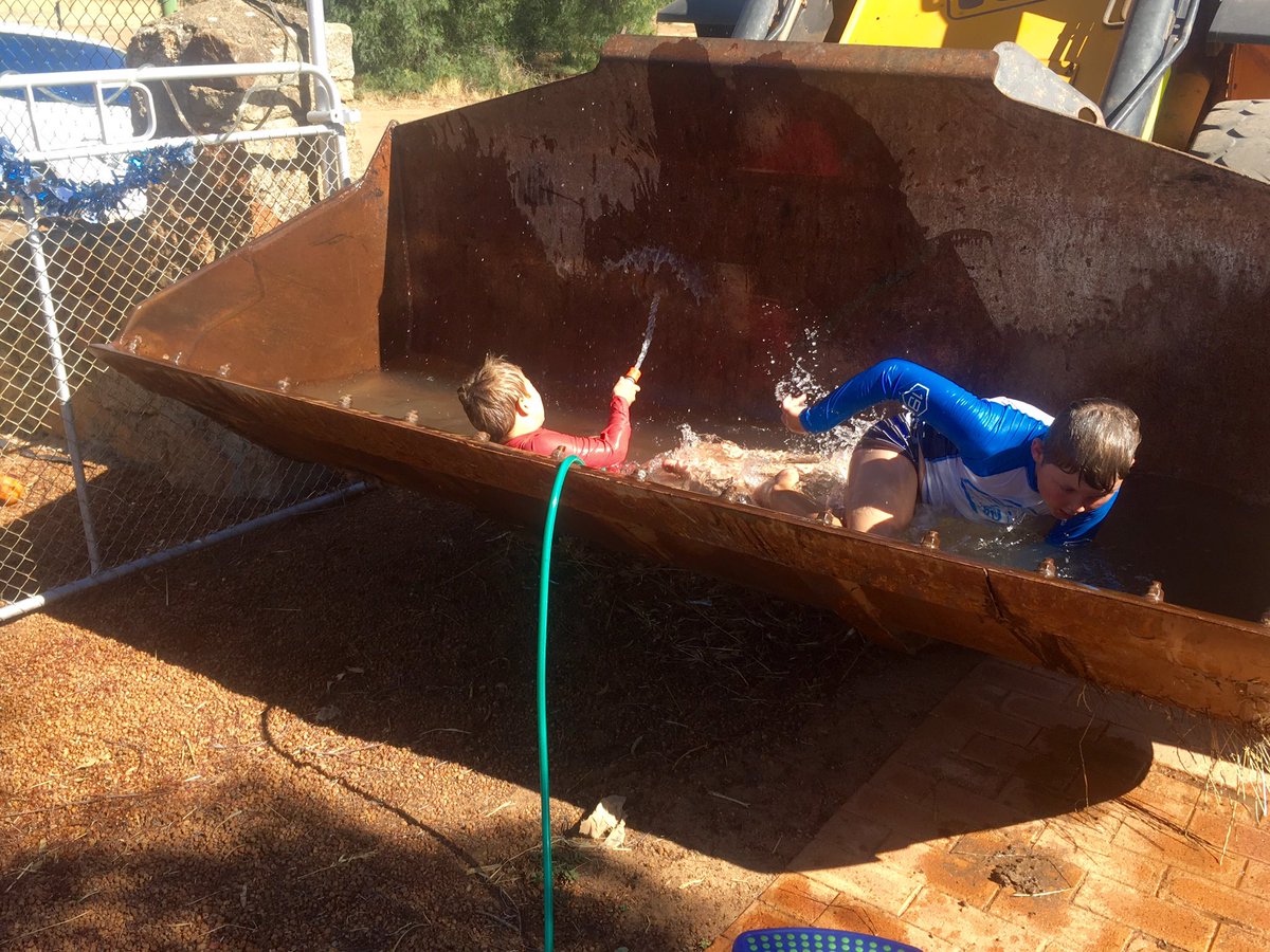 LeighStrange1's tweet photo. When you don't have a pool on Xmas day #farmerpool https://t.co/AdZBdVm4y3