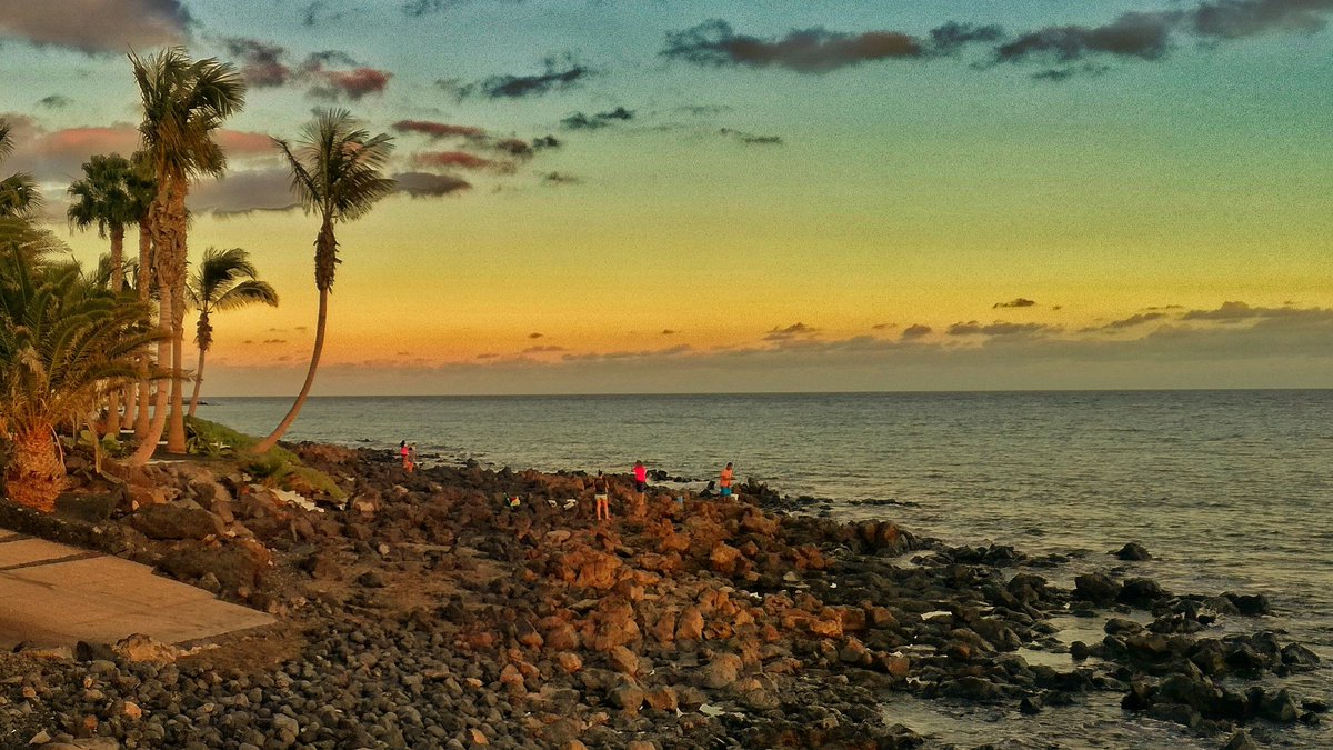 AmancioDaLama's tweet photo. Puerto del Carmen #Lanzarote #Canarias  @parajesxvisitar @lavozdelanzarot @HolaLanzarote @amaiap2009 @Ledalanzarote @TurismoLZT https://t.co/CVddtBUgid