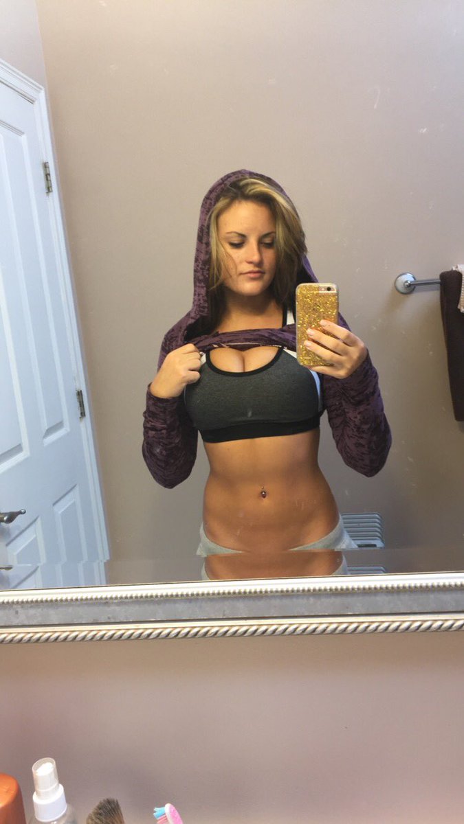 Still holding on to my abs through the holiday.  #gymlife #girlswholift