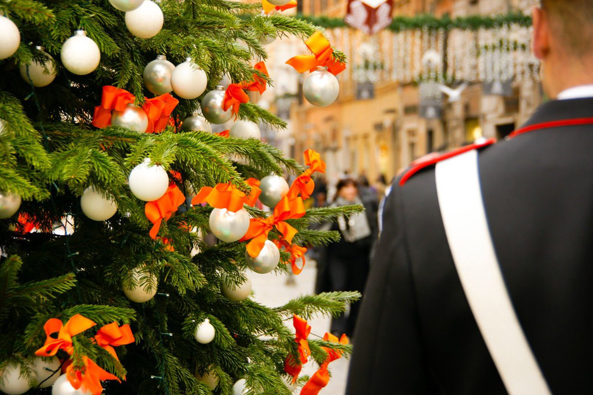 Buon Natale Carabinieri.Arma Dei Carabinieri A Twitteren I Migliori Auguri Di Un Sereno Santo Natale Carabinieri Possiamoaiutarvi